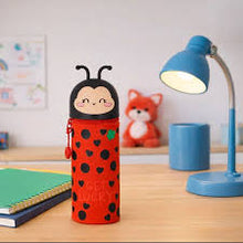 Carica l'immagine nel visualizzatore di Gallery, Astuccio 2-in-1 in Silicone Ladybug "Get Lucky" Coccinella - Legami
