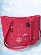 Carica l'immagine nel visualizzatore di Gallery, BORSA TOTE BAG IN EVA CON 5 PINS TINTA UNITA
